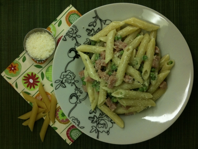 Creamy Penne with Ham and Peas Recipe